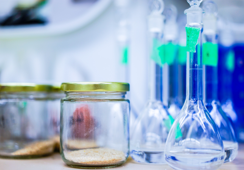 標(biāo)準(zhǔn)品制備中，如何確保原料純度?